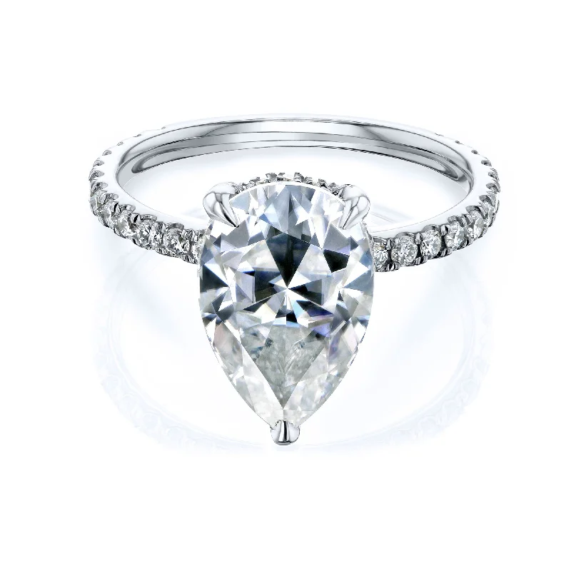 Men's Diamond Engagement Rings with Platinum Band and Halo Setting for a Luxury ProposalPeri 12x8 Men's Diamond Engagement Rings with Platinum Band and Halo Setting for a Luxury ProposalPeri 12x8