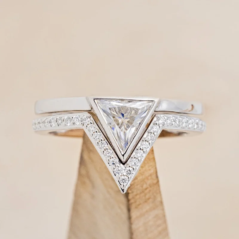Men's Diamond Engagement Rings with Platinum Band and Halo Setting for a Luxury Proposal"JENNY FROM THE BLOCK" - TRIANGLE CUT MOISSANITE ENGAGEMENT RING WITH V-SHAPED DIAMOND BAND Men's Diamond Engagement Rings with Platinum Band and Halo Setting for a Luxury Proposal"JENNY FROM THE BLOCK" - TRIANGLE CUT MOISSANITE ENGAGEMENT RING WITH V-SHAPED DIAMOND BAND