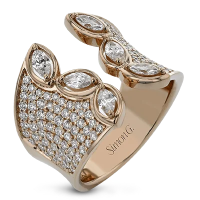 Cushion - Cut Women's Diamond Rings in Platinum with a Soft and Romantic AppearanceRight Hand Ring in 18k Gold with Diamonds