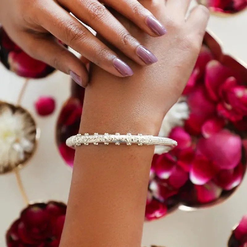 Clear Crystal - Embellished Bangles for a Sparkling and Elegant AppearanceSilver Classic Plated Bangle(Single) Clear Crystal - Embellished Bangles for a Sparkling and Elegant AppearanceSilver Classic Plated Bangle(Single)