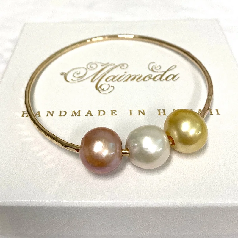 Plus Size Women's Wide Bangle Bracelets in Matte Finish for a Statement PieceBangle PAIGE - pink, white Edison & south sea pearl (B472) Plus Size Women's Wide Bangle Bracelets in Matte Finish for a Statement PieceBangle PAIGE - pink, white Edison & south sea pearl (B472)