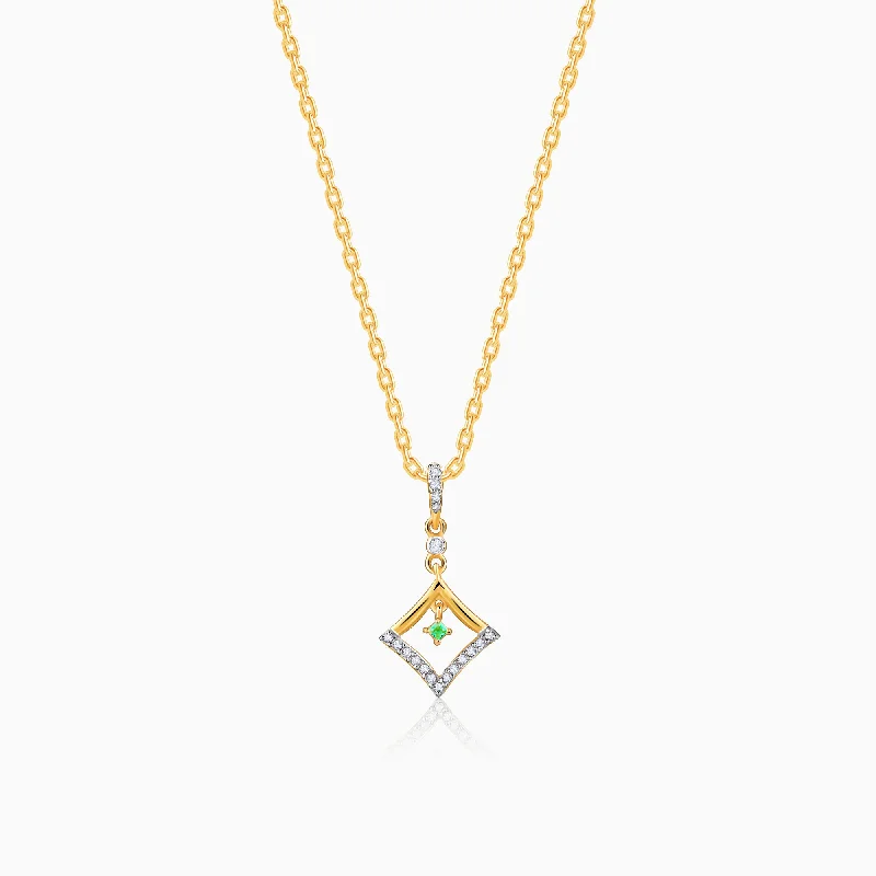 Braided Hemp Rope Necklace with a Seashell Pendant for Summer BeachgoersGold Quadrilateral Shine Diamond Pendant Braided Hemp Rope Necklace with a Seashell Pendant for Summer BeachgoersGold Quadrilateral Shine Diamond Pendant